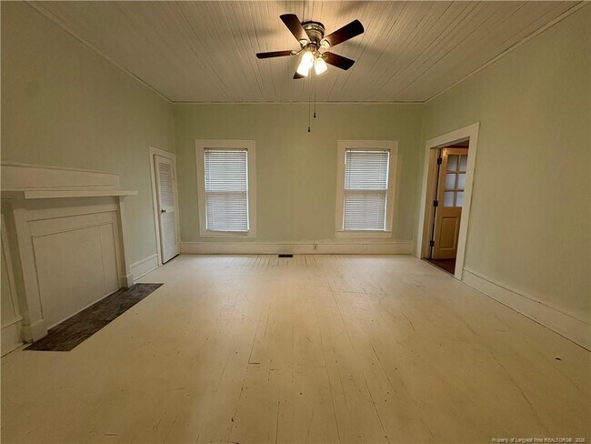 Building Photo - 3174 Lindsay Rd