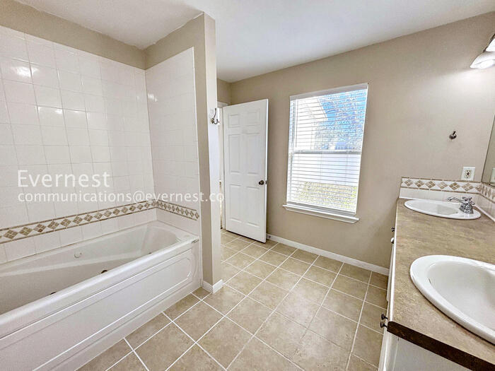 Building Photo - 208 Panther Path