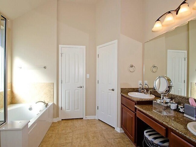 Building Photo - 7908 Menler Dr