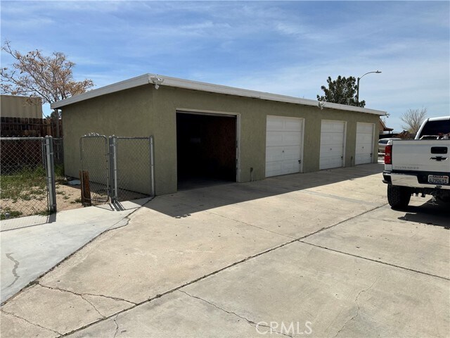 Building Photo - 18845 Del Mano Ct