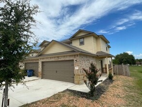 Building Photo - Luxury 3/2.5 Townhouse in NBTX