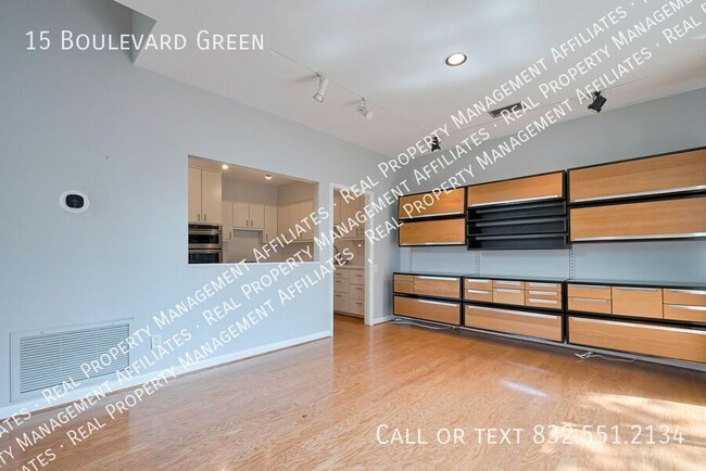 Building Photo - 15 Boulevard Green
