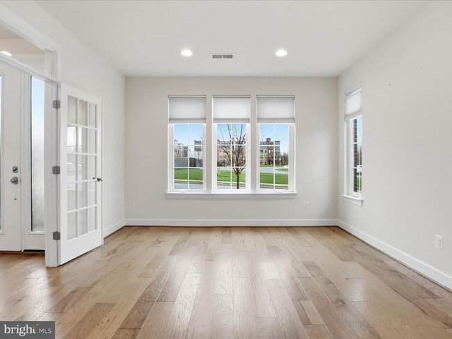 Building Photo - 20305 Savin Hill Dr