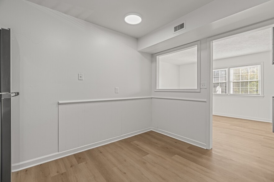 Building Photo - Summercrest Apartments