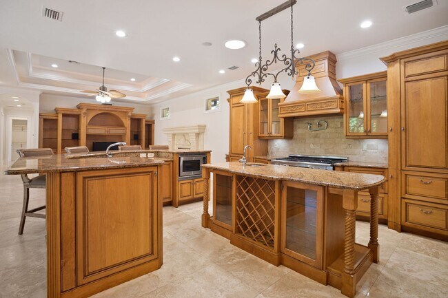 Building Photo - ** OAKES ESTATES ** 4 BED + DEN / 3.5 BATH...