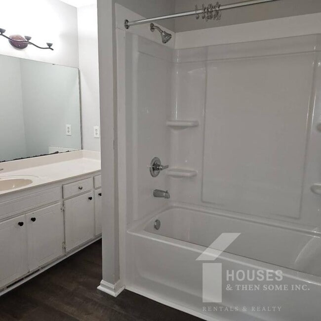 Building Photo - 28 Shore Dr