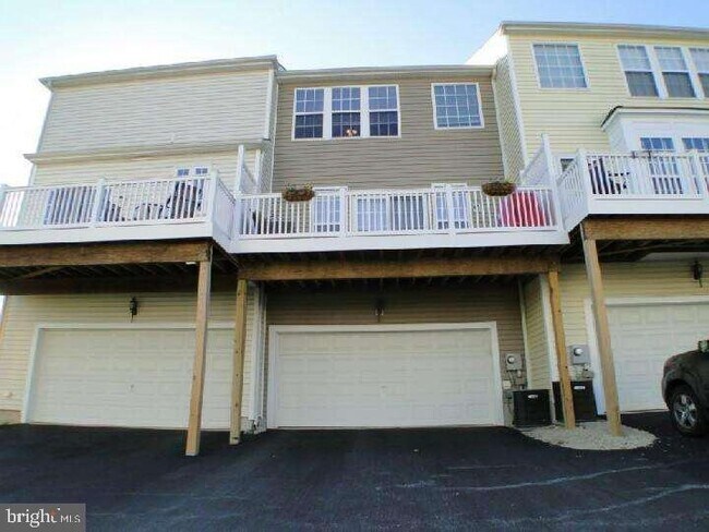 Building Photo - 1914 Cavalier Ln