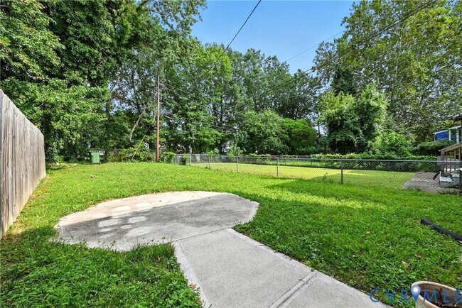 Building Photo - 2909 Woodcliff Ave