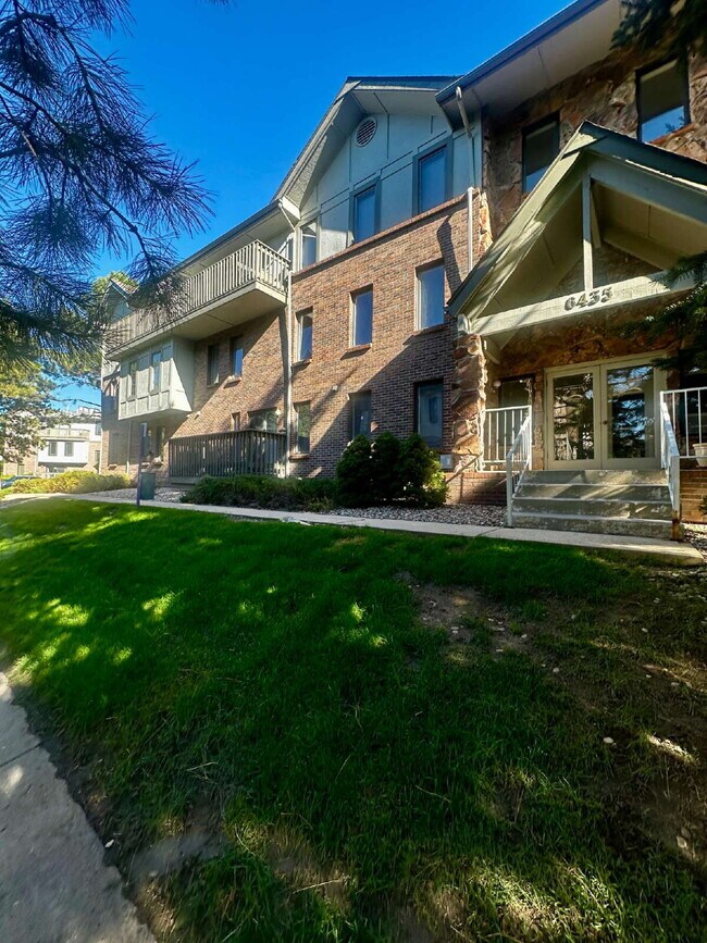 Building Photo - MOVE IN SPECIAL** On This Spacious 3 Bed,...