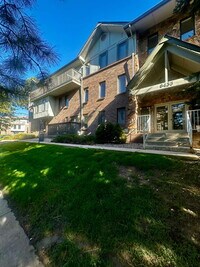 Building Photo - Spacious 3 Bed, 2.5 Bath  2 Story Condo in...
