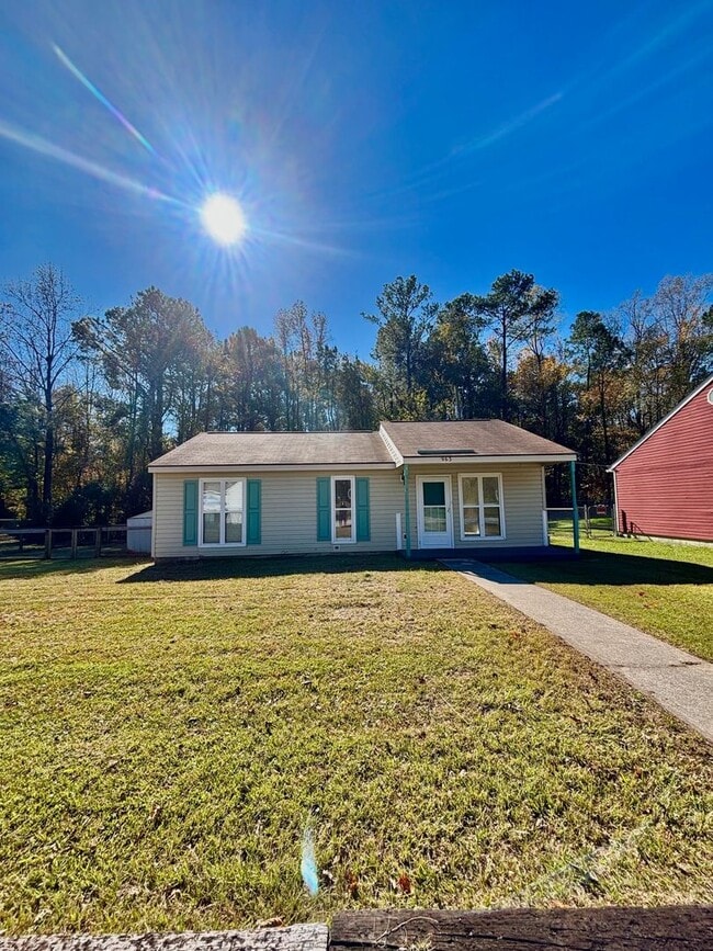 Primary Photo - Newly Updated 2 bedroom Home