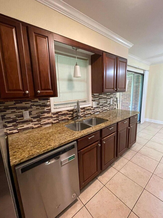 Building Photo - 7 Minutes to Barksdale AFB