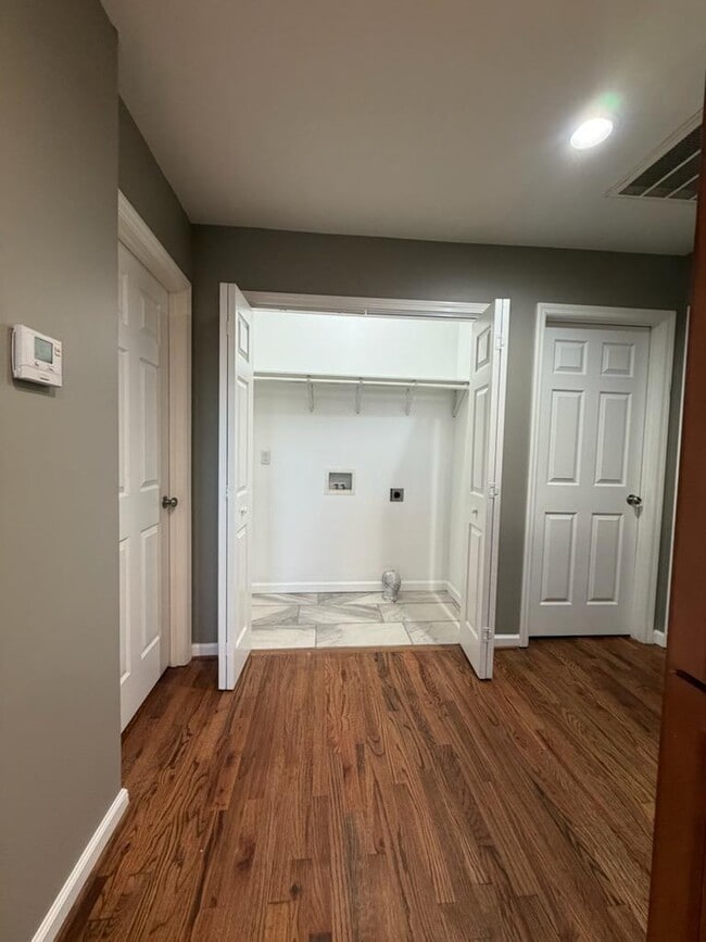 Building Photo - 4101