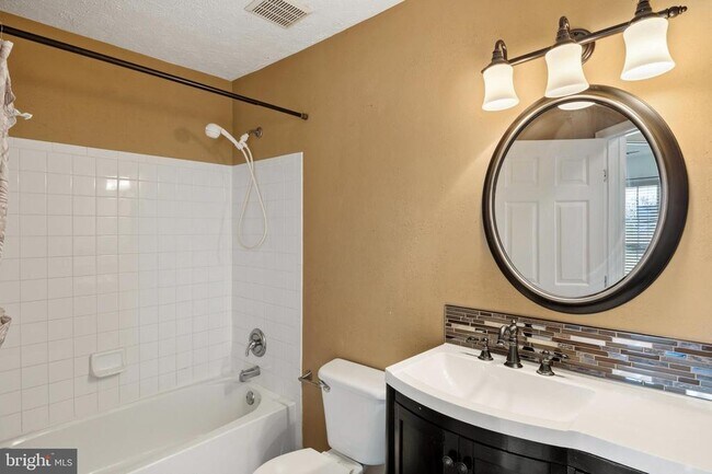 Building Photo - 9805 Redwing Dr