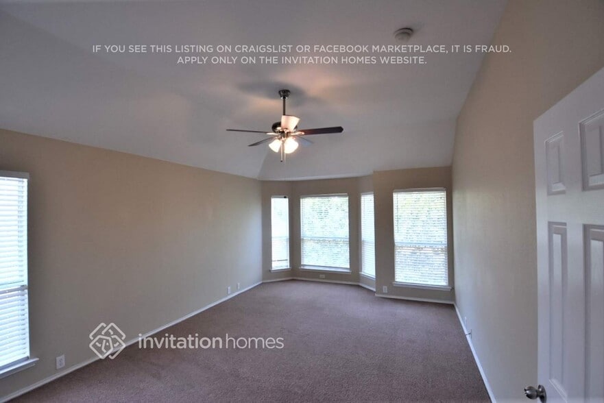 Building Photo - 10113 Pear St