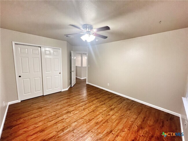 Building Photo - 364 Starling Creek