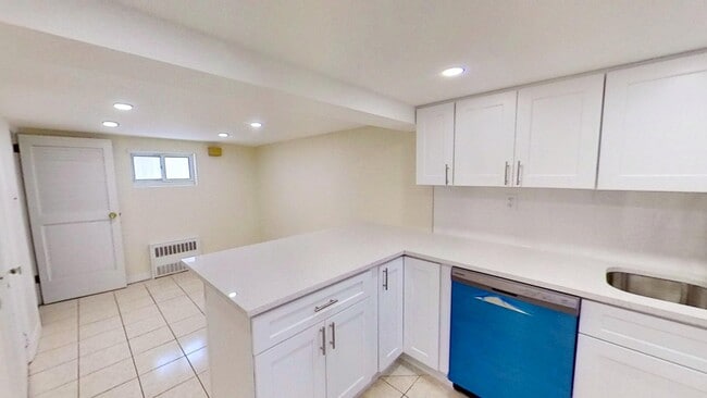 Building Photo - Laurelton