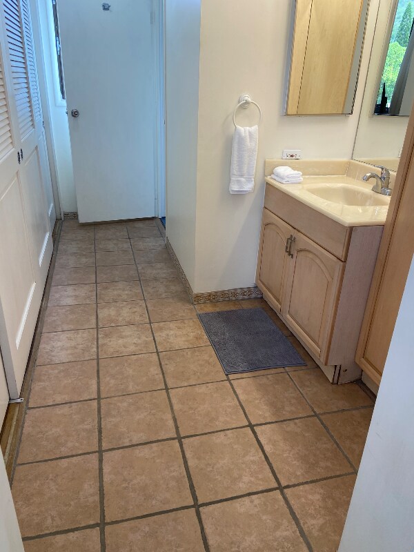 Building Photo - 511 Hahaione St