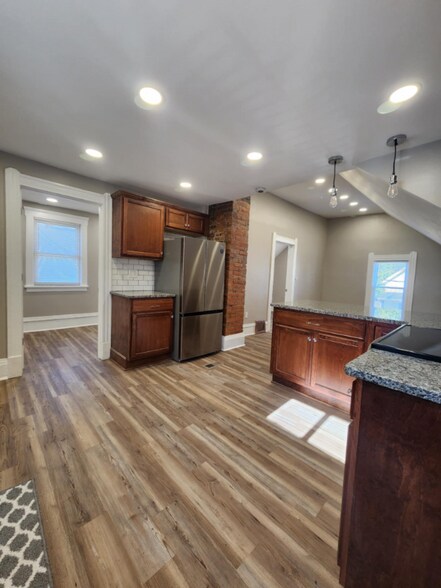 Building Photo - 1301 Buhrer Ave