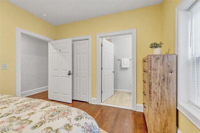 Building Photo - 2257 Grandview Ave