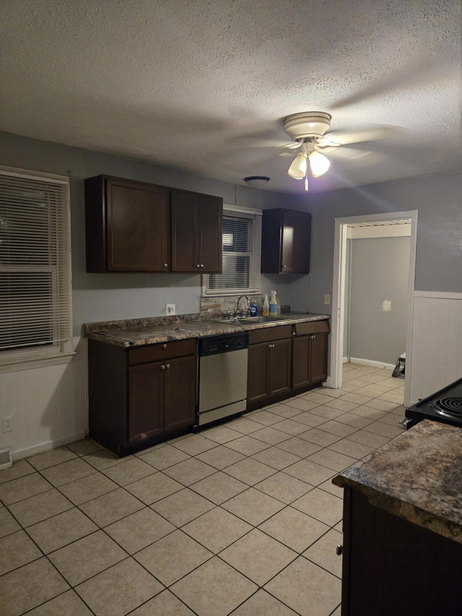 Building Photo - 3602 Rose Dr