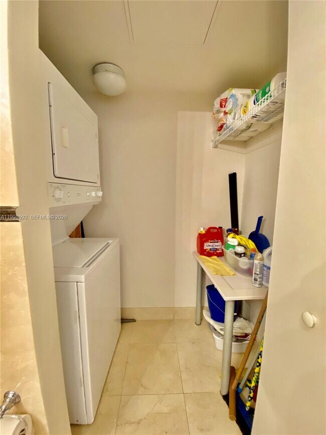 Building Photo - 16699 Collins Ave