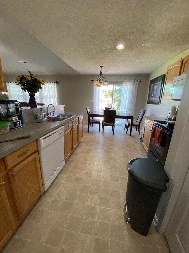 Building Photo - Home Available in Liberty Hall Plantation!