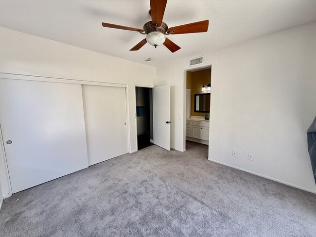 Building Photo - Nice Single Story Home
