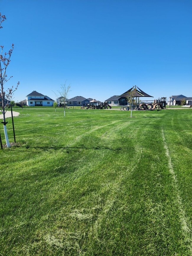Building Photo - 4 Bed 3 Bath Single Family Home