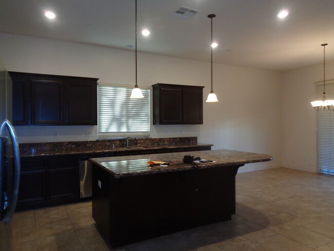 Building Photo - 2140 Cling Dr