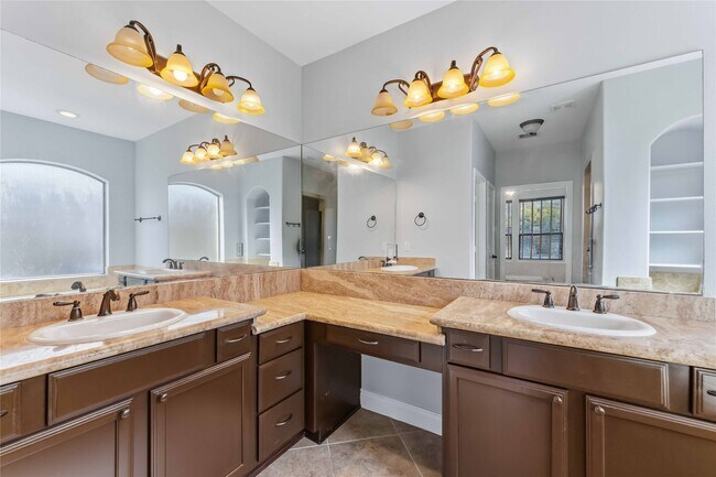 Building Photo - 25327 Oak Knot Dr