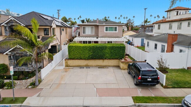 Building Photo - 124-126 4th Street Duplex
