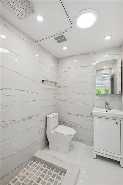 Building Photo - 2201 NE 9th Ave