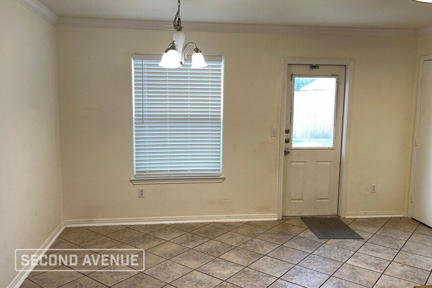 Building Photo - 2201 Encino Dr