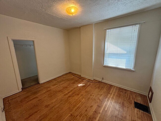 Building Photo - 2301 W Regan Ave