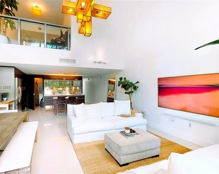 Primary Photo - 6000 Collins Ave