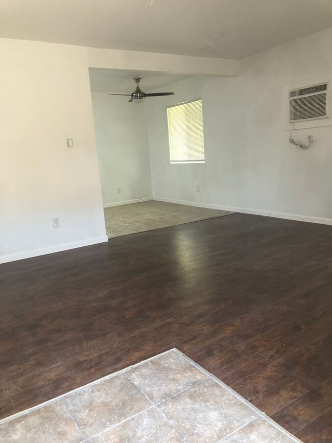Building Photo - Newly remodeled duplex!