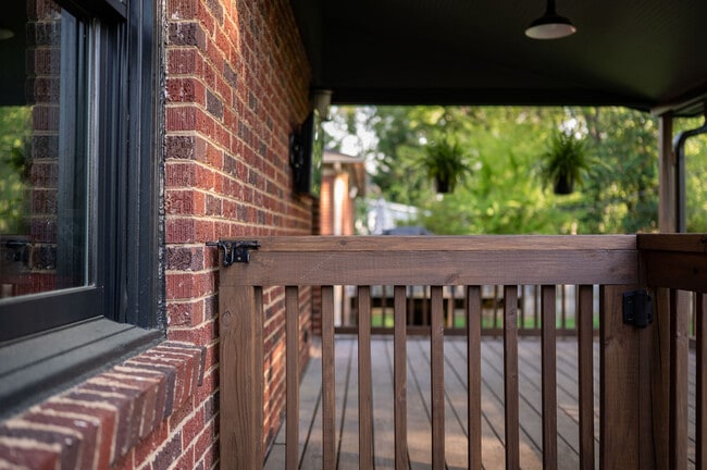 Building Photo - 926 Herrin Ave