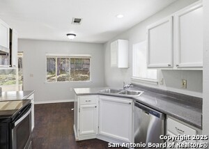 Building Photo - 5938 Oak Run St