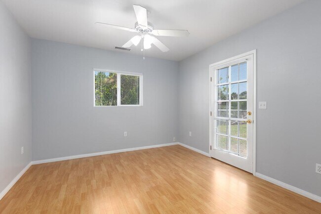 Building Photo - 4804 Iroquois Ave