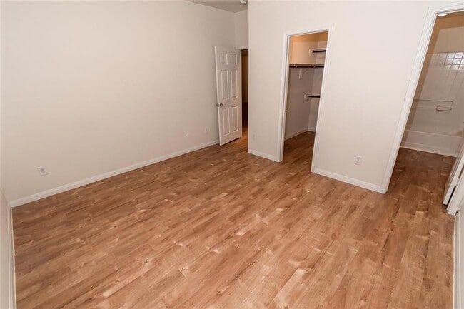 Building Photo - 5750 Kyle Cove Dr