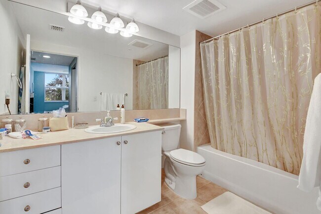 Building Photo - 700 E Boynton Beach Blvd
