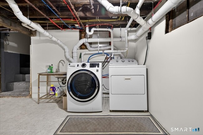 Building Photo - 393 Orchard St