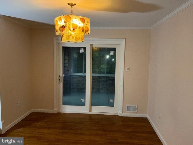 Building Photo - 303 Charlton Ct