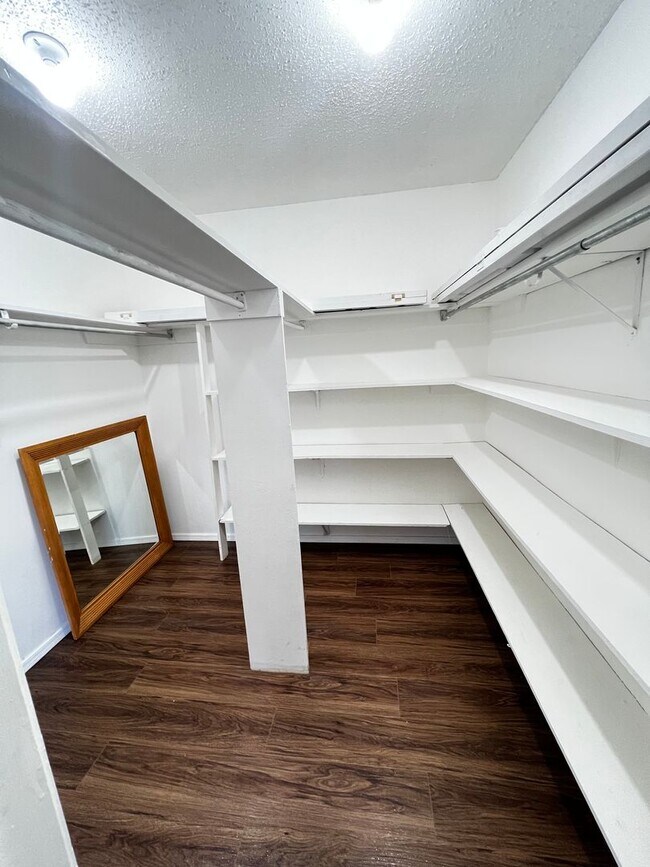 Building Photo - Location! Location! Location! Lovely 2-Sto...