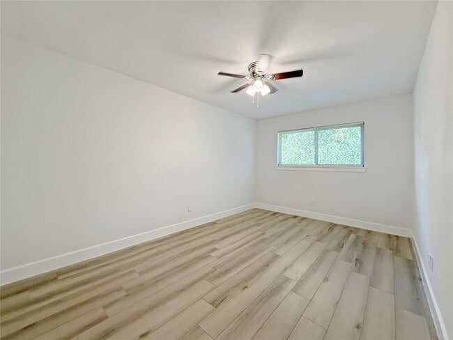 Building Photo - 1016 E Walker St