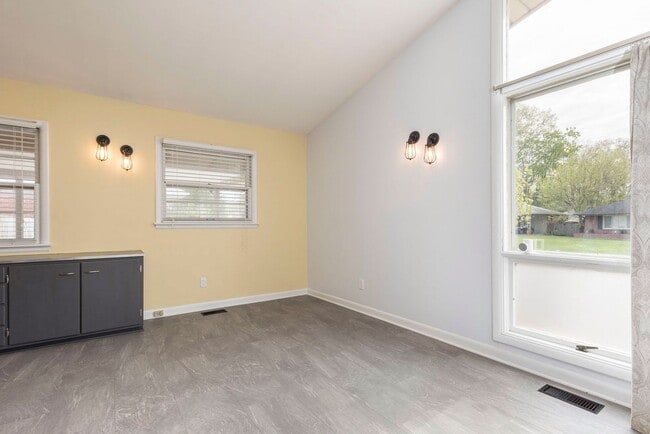 Building Photo - 3025 Vogue Ave