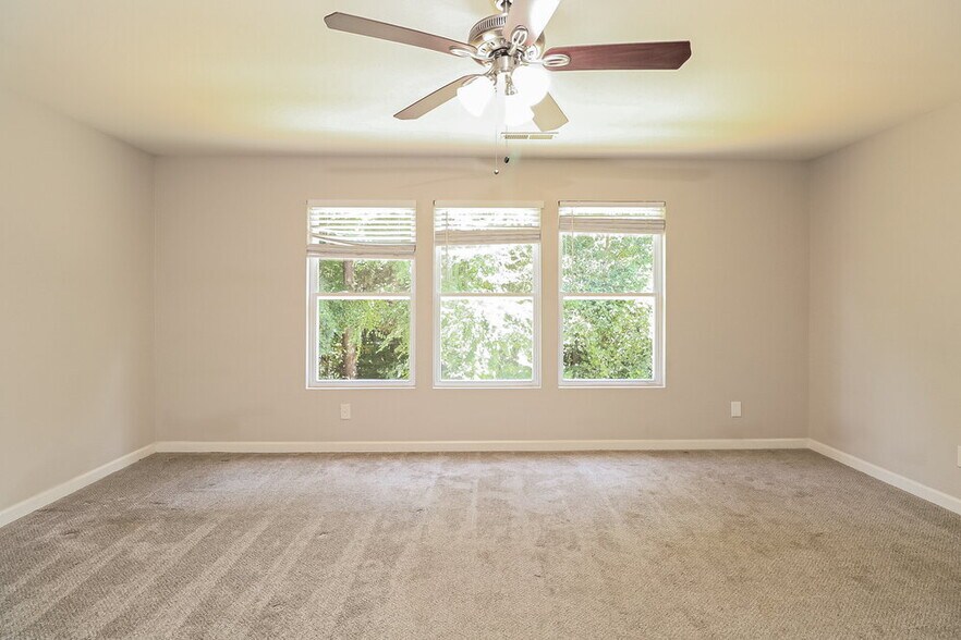 Building Photo - 7234 Fox Point Dr