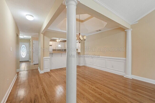 Building Photo - 815 Whispering Willow Ct