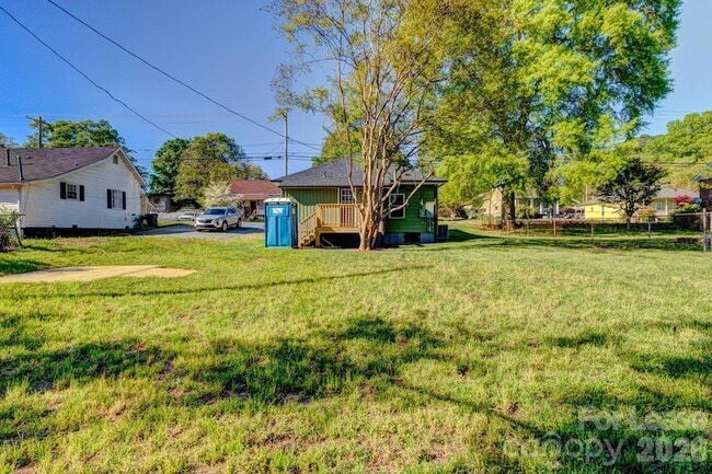 Building Photo - 221 Walker St